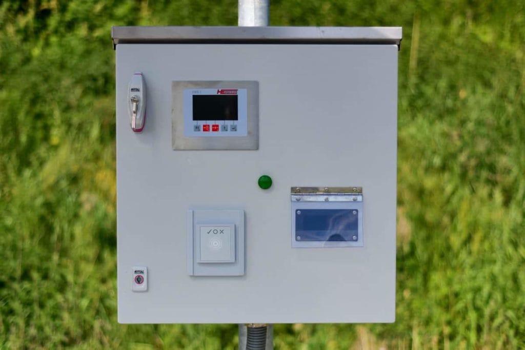 Das Selbstbedienterminal im Ausfahrtbereich hat zusätzlich einen Bondrucker.