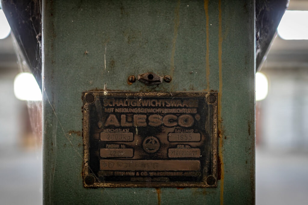 Oud Alesco weegschaalbord uit 1955