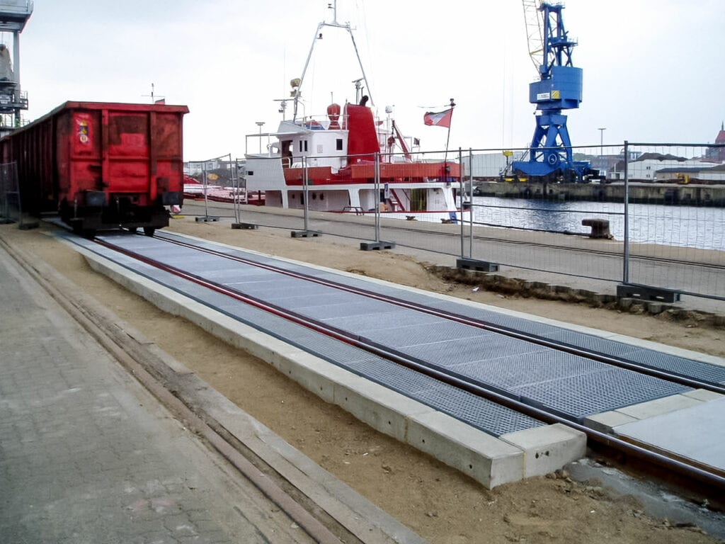 Noch im Bau: Gleis- und Fahrzeugwaage HE-SRS im Hafen